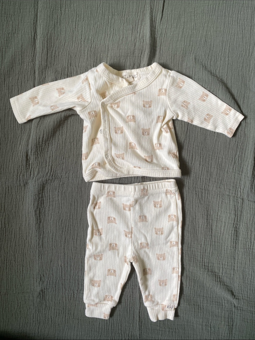 Cozy Neutral Bear-Print Infant Pajama Set in Cream